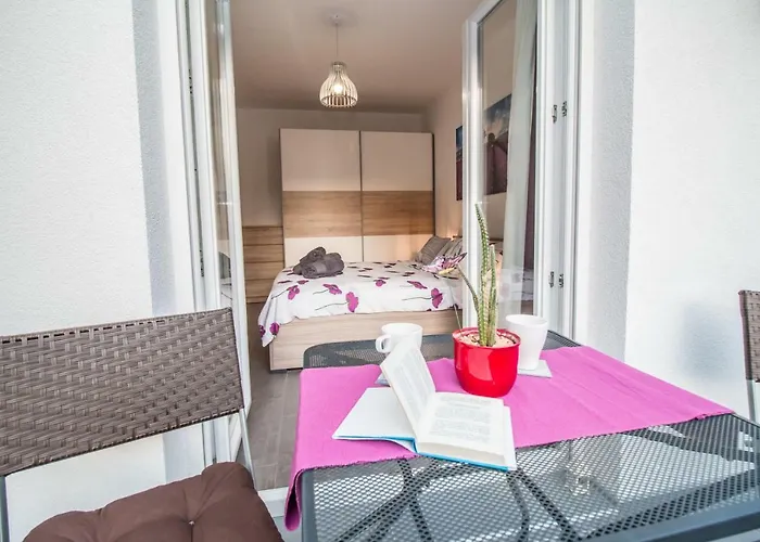 Sunny Point * Ρόβινι