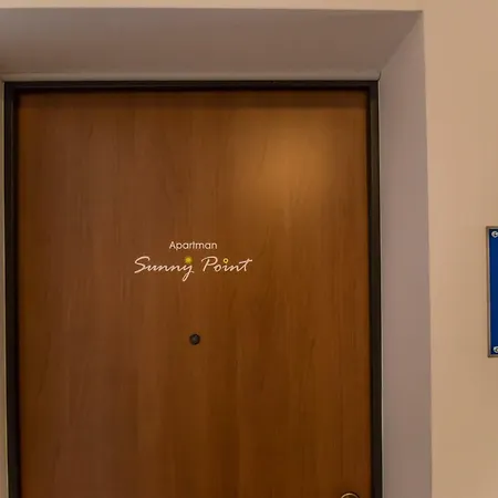 Sunny Point Apartment *